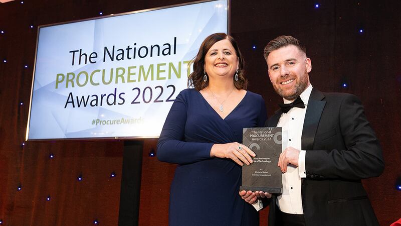 Eavan O’Halloran, Awards Judge, presents the Most Innovative Use of Technology award to Edward Fagan, Compass Group Ireland.