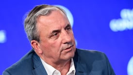 EY chief executive to retire after failure of split plan