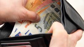 Is it better to get paid weekly or monthly?