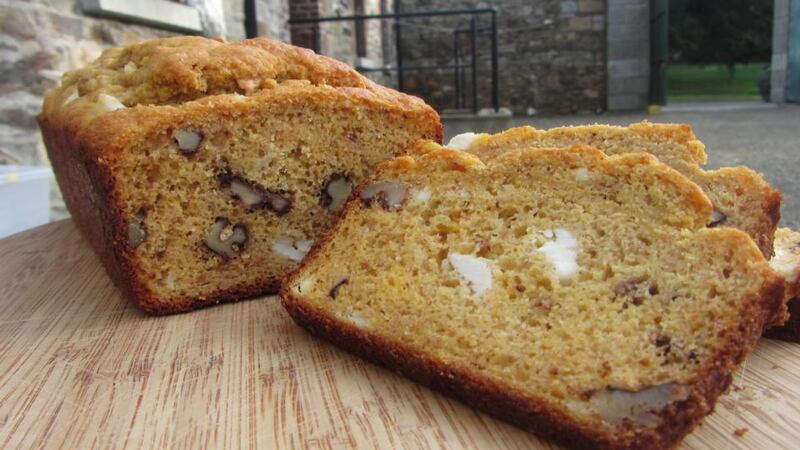 Corn bread with feta and walnuts (salty flavour for the kidneys and the winter season).