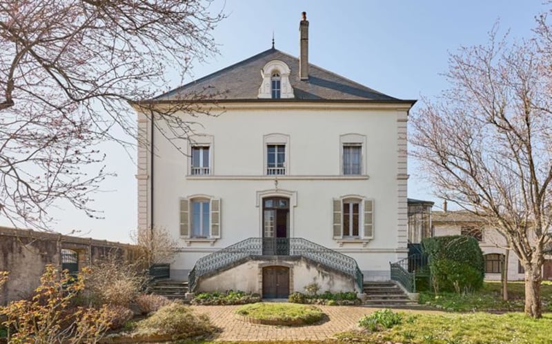 Period mansion in Gray