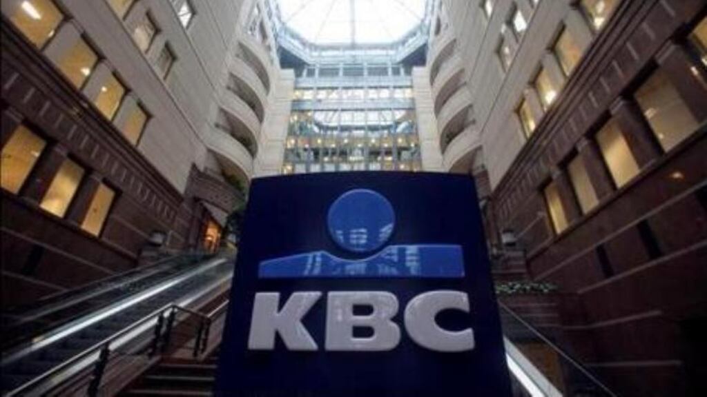 Most households are not seeing any dramatic improvement in their circumstances, according to the KBC Bank Ireland/ESRI consumer sentiment index.