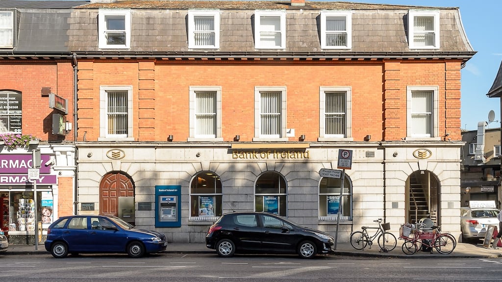 The bank building fronts on to one of the busiest arterial routes into the city centre