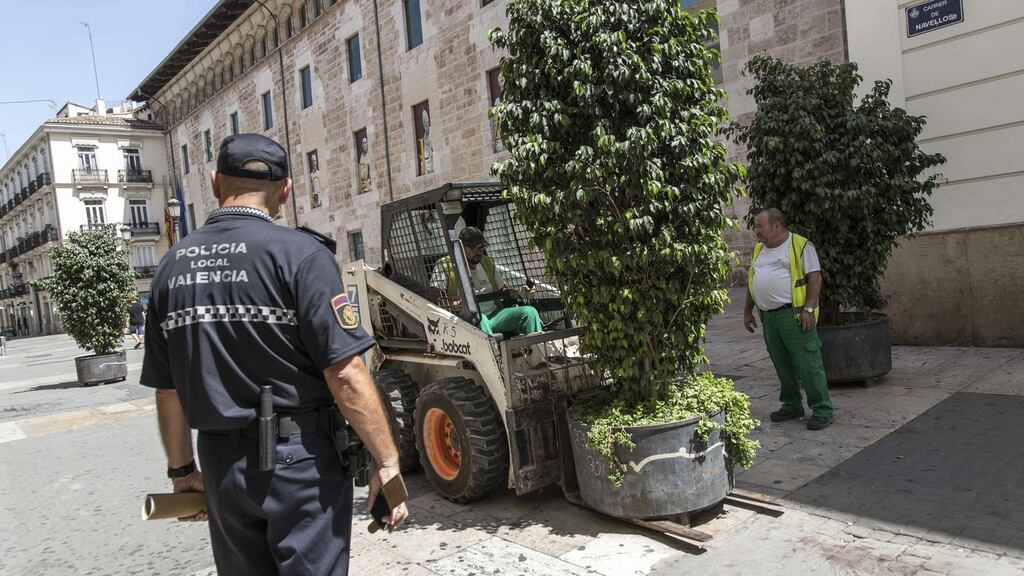 Workers place heavy flower beds in Valencia as a security measure a day after the terrorist attacks in Barcelona and Cambrils. Photograph: Biel Alino/EPA