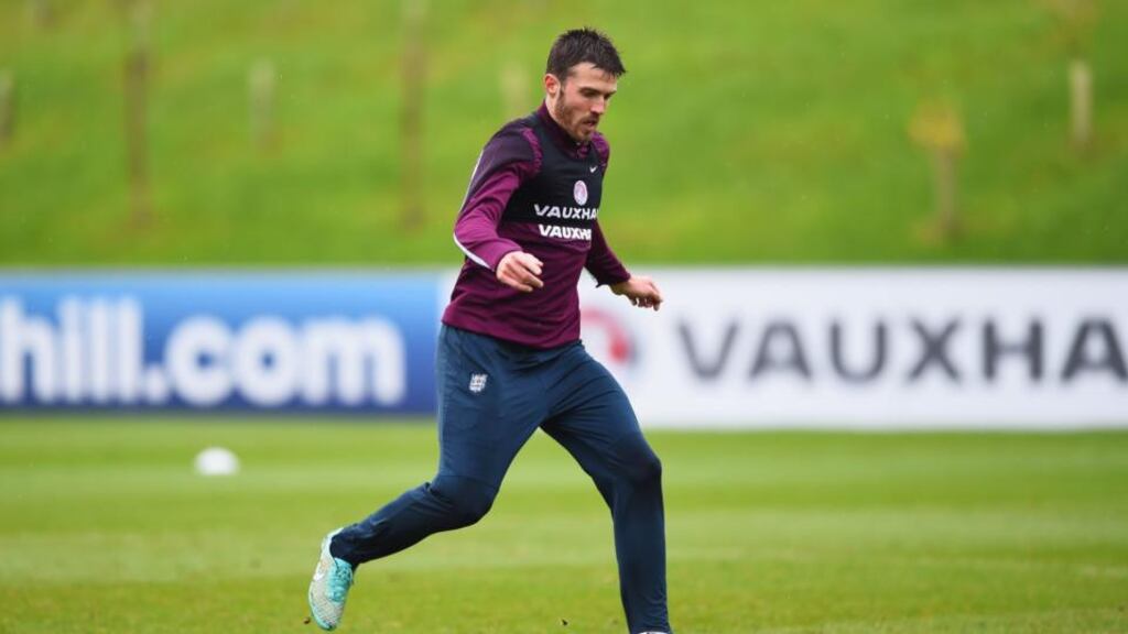 Manchester United midfielder Michael Carrick, who has been forced to pull out of Roy Hodgson’s England squadbecause of a groin injury, wants to sign a contract extension at Old Trafford