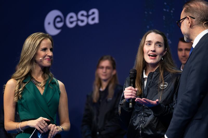 Rosemary Coogan chatting with ESA director general Josef Aschbacher