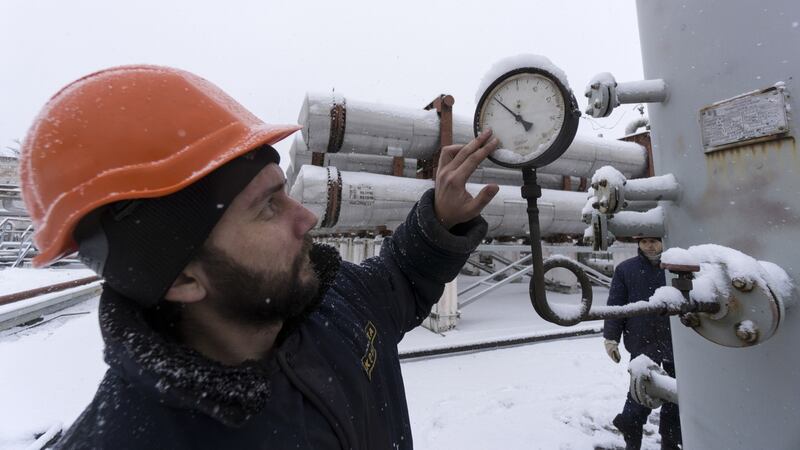 Oil prices rise on hopes  production cut will drain supply glut