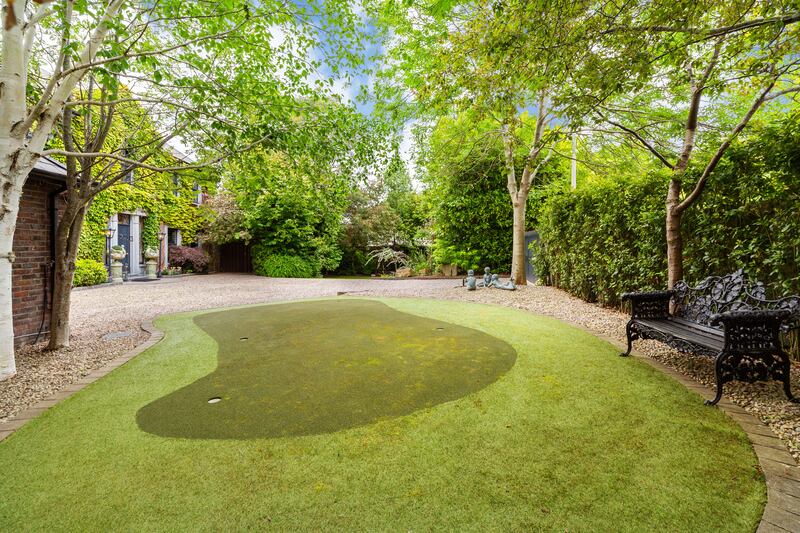 Putting green in the front garden