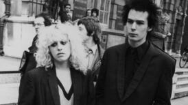 Bad romance: we know it will end badly but it does not stop us