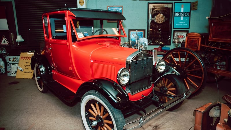 1926 Ford Model T achieved its lower estimate of €15,000 through Victor Mee.