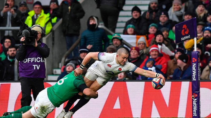England’s Mike Brown reaches for the line but doesn’t score. Photo: Ben Stansall/Getty Images