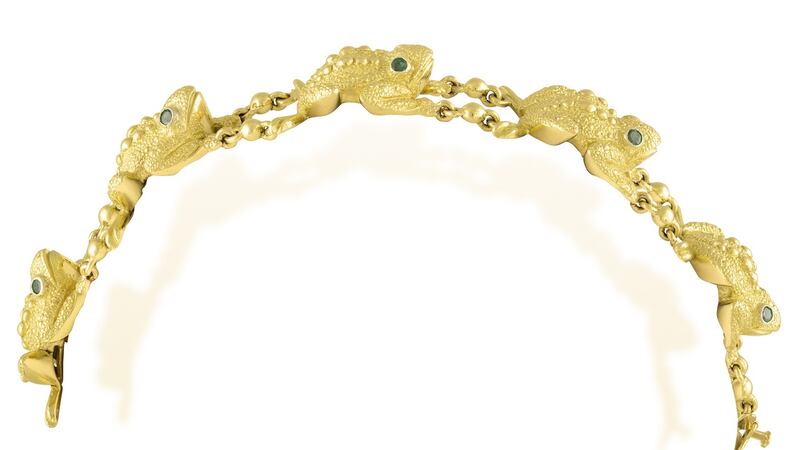 Lot 74 Gold and emerald frog bracelet (€3,000 - €4,000)
