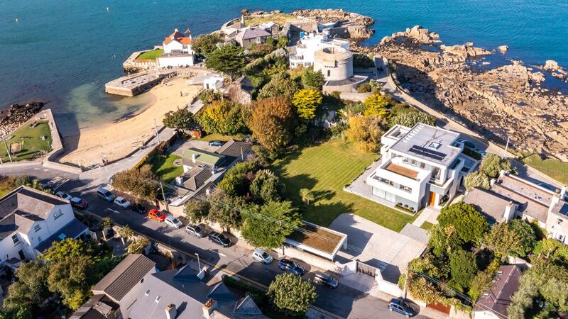 12 Sandycove Avenue North