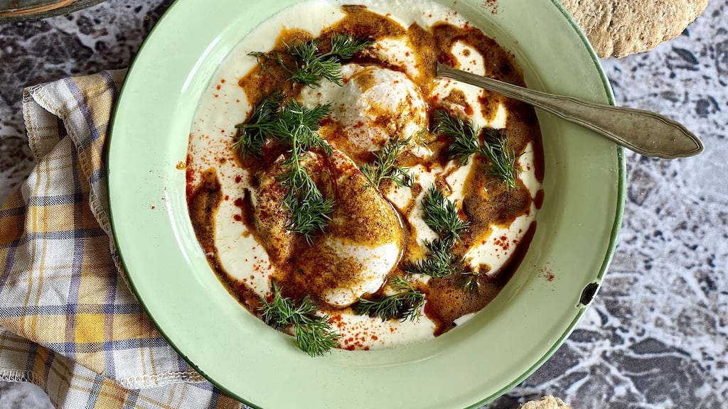 Turkish eggs (cilbir)