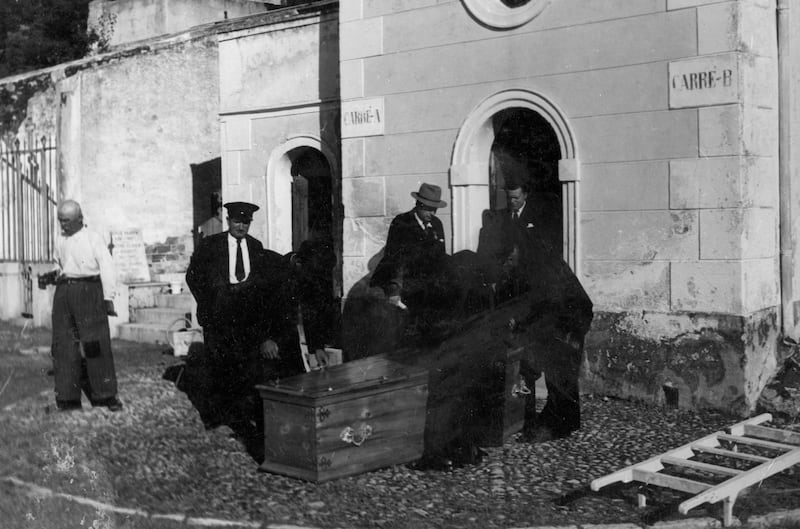 Undertakers screwing down the lid of the outer coffin containing what was believed to be the body of WB Yeats outside the mortuary in the cemetery at Roquebrune.