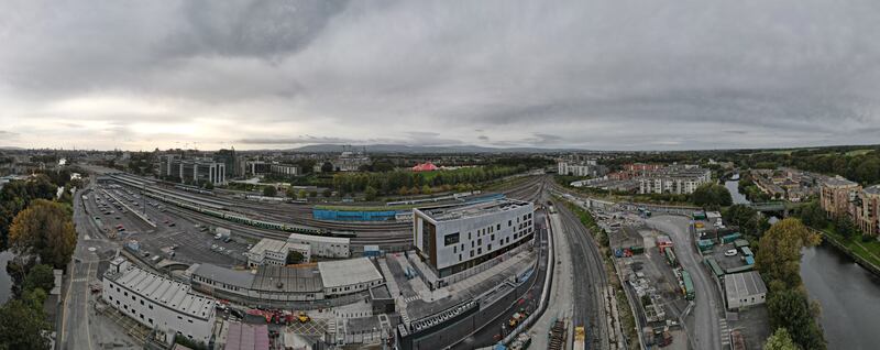 A Liffey pedestrian and cycle bridge from Conyngham Road, where the Phoenix Park tunnel line enters the station, will allow access to the western end of the site and a planned new Dart station