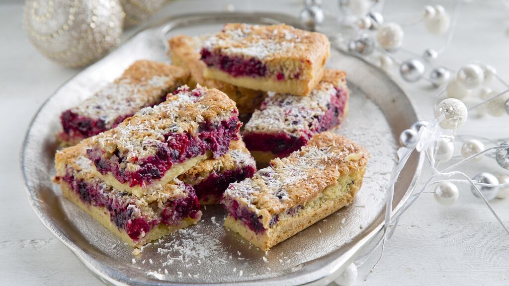 Variation on a classic slice: instead of jam, the middle layer is enriched with berries, adding a pleasant tartness that contrasts with the sweet buttery shortbread.
