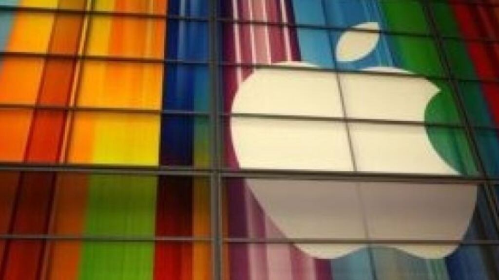Almost 5,000 staff have left two Apple sites in Co Cork today after gardaí received a bomb threat.
