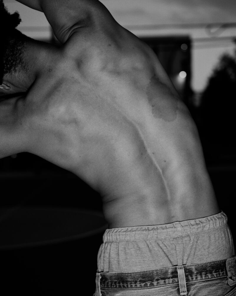 BC-WELL-LOWER-BACK-ART-NYTSF � Back pain is common and complicated. But altering your workout to build control and stability can help prevent it. (Cole Barash for The New York Times) � FOR USE ONLY WITH BC-WELL-LOWER-BACK-ART-NYTSF BY RACHEL FAIRBANK. ALL OTHER USE PROHIBITED.