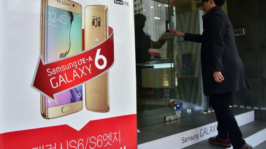 Samsung Electronics flagged better-than-expected profits for the first quarter, with rising demand for memory chips helping offset slumping smartphone sales. (Photograph: JUNG YEON-JEJUNG YEON-JE/AFP/Getty Images)