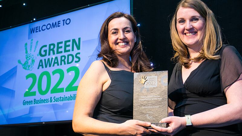 Sharon Finegan, Director, Office of Environmental Sustainability at EPA, presents the Green Public Sector Organisation of the Year award to Anne Moore, Gas Networks Ireland.