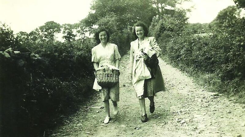 Bridie Gallagher (left) and her sister Grace collect the laundry from Ards Friary c1940