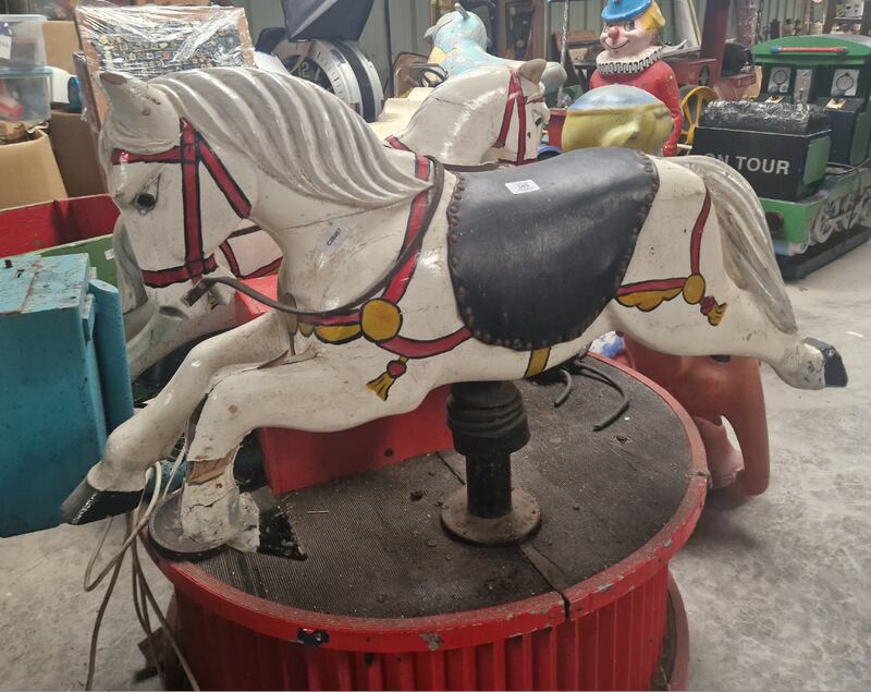 Child’s carousel ride (€600-€1,200) Victor Mee