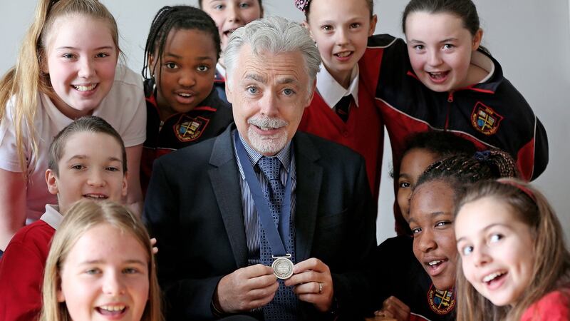 Students from Rutland National School with Eoin Colfer, former Laureate na nÓg. His Artemis Fowl books have been removed from a private school library