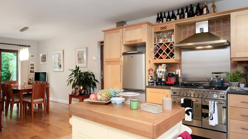 2 Woodview, Commons Road, Loughllnstown, Dublin 18