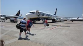 Ryanair to accept cash payments from customers in Greece