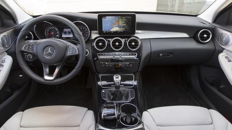 The seven-inch colour screen that dominates the cabin is controlled by a combination of the traditional Command dial and a new touchpad