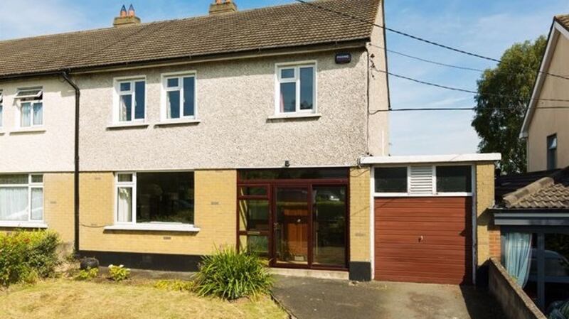 38 Foxrock Avenue, Dublin 18:  85ft back garden