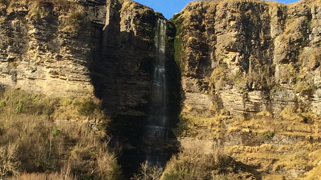 It’s a ‘spate’ river, so it’s best to visit after (or even during) a downpour on a wild Atlantic day of south-westerly gales; the waterfall then can appear to ‘smoke’