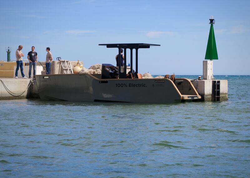 Bergström says he wanted to make a publicity splash and a sports boat capable of 40 knots (74km/h) was the ideal vehicle. A lower speed craft would have a hull designed more like a shark.