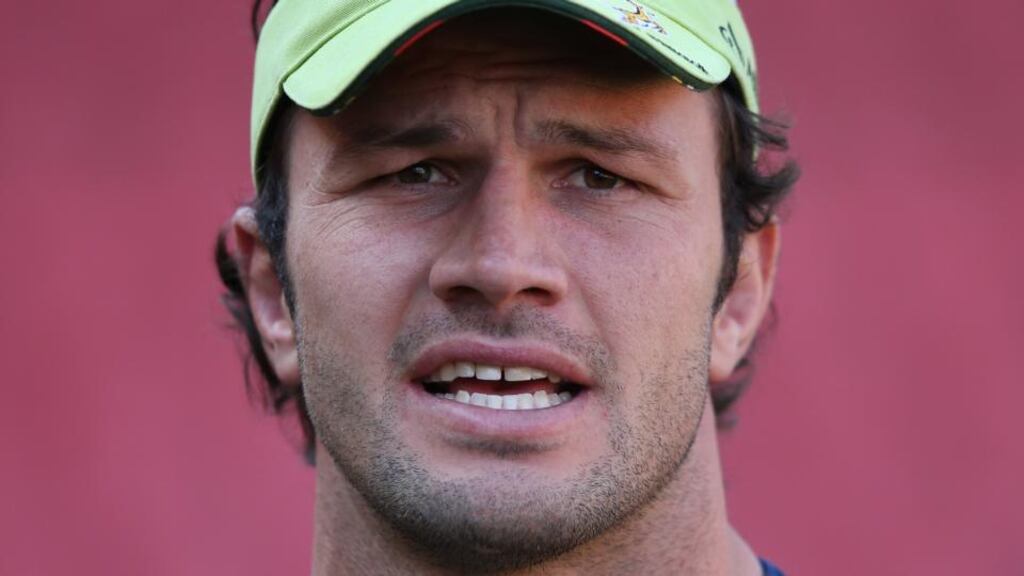 Bismarck du Plessis replaces Adriaan Strauss in South Africa team.