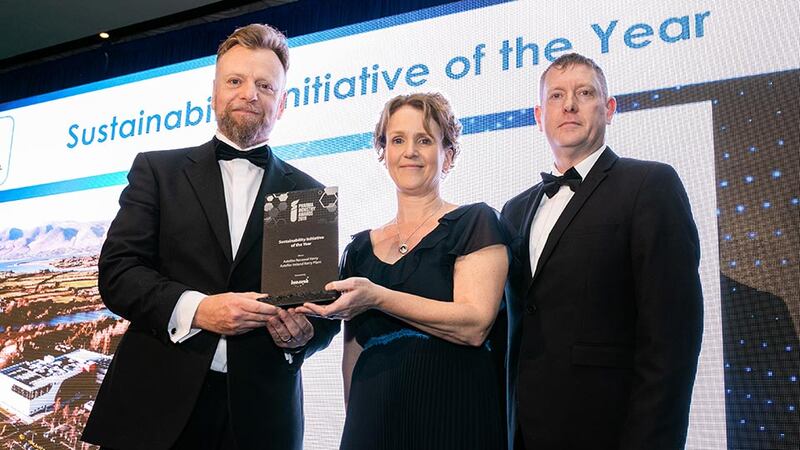Ruth Appelbe, IWS Sales Manager, Indaver Ireland presents the Sustainability Initiative of the Year award to Seamus O’Connell & Colm Timmons, Astellas Ireland Kerry Plant.