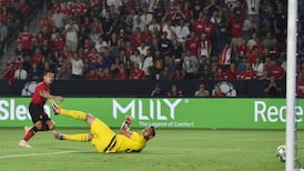 Sánchez stars before Man United beat AC Milan in penalty epic