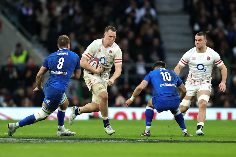 Alex Dombrandt of England runs into Tommaso Allan and Lorenzo Cannone of Italy. Photograph: David Rogers/Getty