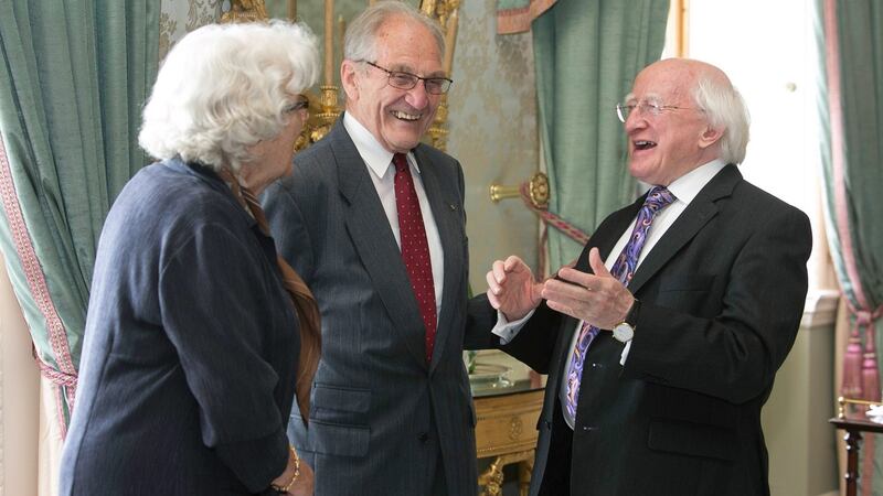 Thug Elisabeth Herrema agus a fear céile, an Dr Tiede Herrema, cuairt ar Áras An Uachtaráin i 2013 áit ar chasadar leis an tUachtarán Micheál D Ó hUigínn. Grianghraf: Gareth Chaney/Collins