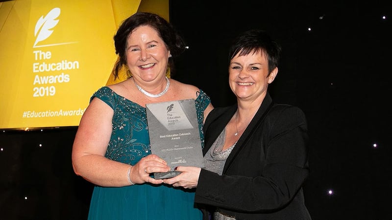 Lynn Willacy, Community and STEM Ambassador, Air Products Ireland presents the Best Education Outreach Award to Maeve Minihane, University College Cork