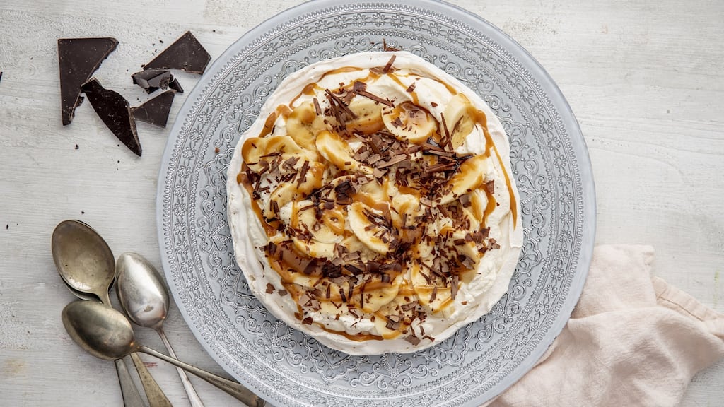 Banoffee pavlova