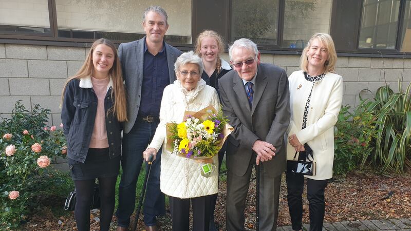 John Bermingham and Mary Long who were married on Friday in Tullamore, joined by John’s daughter, Carolyn, and her husband, John and their twin daughters, Robbyn and Alison.