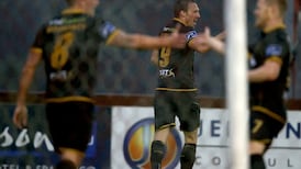 Dundalk hold on against 10-men Sligo to extend lead at the top