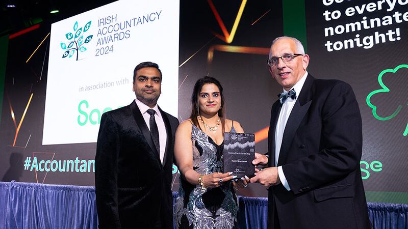 Rohith Garg & Geetika Garg, Directors, Axon Outsourcing Limited, presents the medium practice of the year award to Frank Walsh, Walsh OBrien Harnett