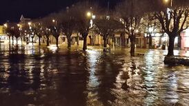 Storm Deirdre: Flooding and power outages around country