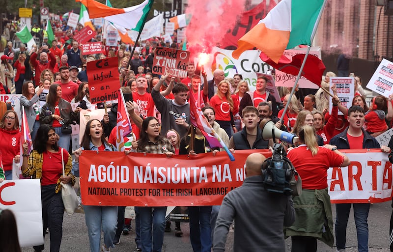 Breathnaíonn Mac Giolla Bhéin ar chúis na Gaeilge i gcomhthéacs domhanda. Grianghraf: Dara Mac Dónaill