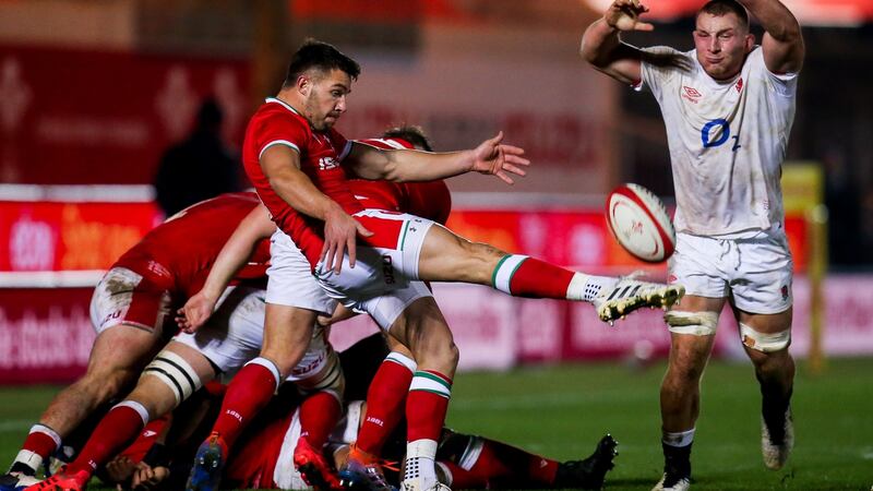 Sam Underhill tries to charge down a Rhys Webb box kick. Photograph: Robbie Stephenson/Inpho