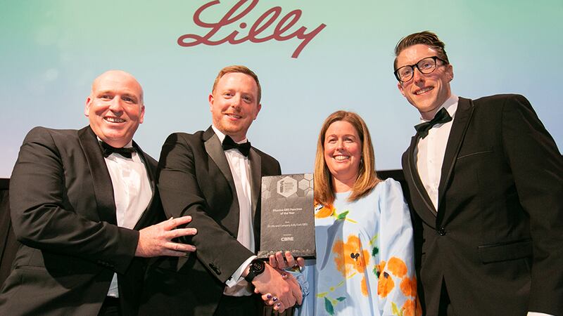 Shane Flynn, Enterprise Regional BTO, CBRE, presents the Pharma GBS Function of the Year award to the Eli Lilly and Company team.