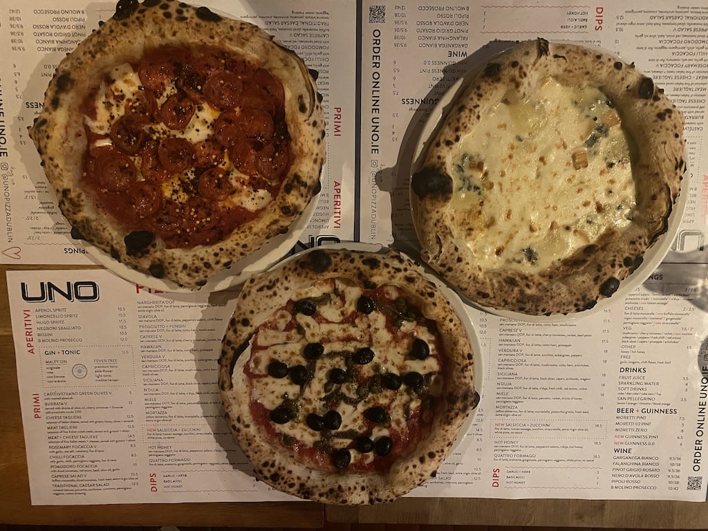 Uno Pizza: The pizzas are not pre-sliced but aren’t difficult to manage