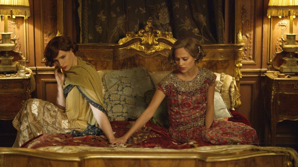 Eddie Redmayne and Alicia Vikanderin The Danish Girl
